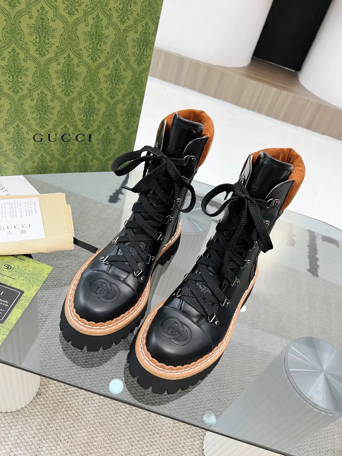 👟👟Ex-factory price 660👟👟 Autumn and winter GUCCI 8-inch ankle boots original model opening✅Double G electric embroidered toe cap Colored shoelaces, full of high-end feel [strong] Fabric: cowhide🐂, matte open edge beads Inner/foot pads: high-end apricot cowhide TPU outsole Heel height 4cm Color: black Size: 34-42 (34, 42 need to be customized) Packaging: Comes with card and cloth bag.